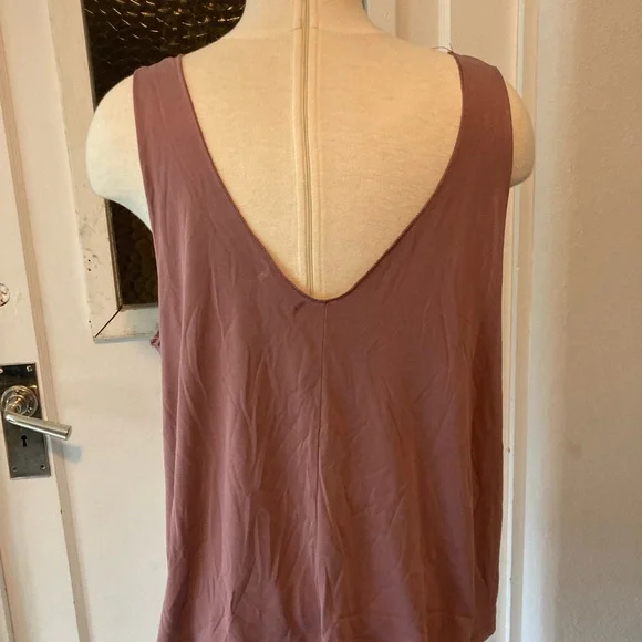 Abound tank top - Picture 2 of 3